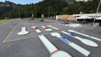 Alpen-Minigolf, mini-auto's en schaakveld voor de Schlucher-Treff