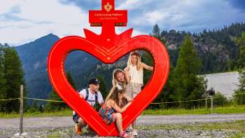 Familie met een groot alpenhart