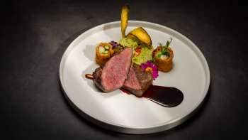 Heerlijk eten in een moderne, gezellige sfeer in het Alpin Royal Restaurant