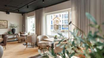 Gezellige lounge in Hotel Giessen
