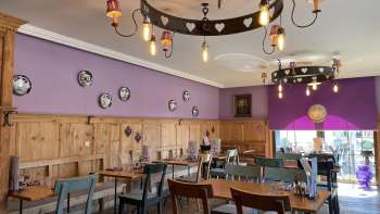 Het interieur van restaurant Adler