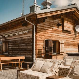 Gezellig Sareis Bergrestaurant met zonneterras in Malbun, een populaire bestemming voor wandelaars