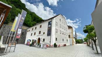 Buitenkant van het Liechtensteinisch Landesmuseum in Vaduz