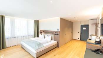 Moderne en gezellig ingerichte tweepersoonskamer in het Alpin Royal Hotel