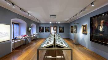 Zicht op het interieur van het Nationaal Museum van Liechtenstein