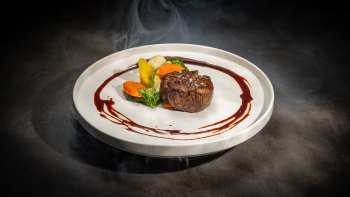 Heerlijk eten in een moderne, gezellige sfeer in het Alpin Royal Restaurant