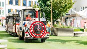 De Citytrain door het voetgangersgebied van Vaduz