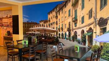 Buitenkant van bar & bistro «La Piazza»