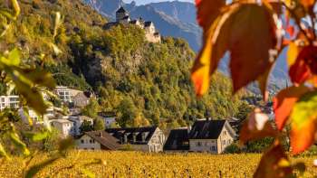 Uitzicht op Kasteel Vaduz in herfstsfeer