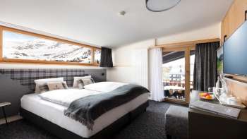 Appartement met twee slaapkamers en een balkon in Hotel Turna Malbun
