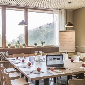 Vergadertafel JUFA Hotel Malbun