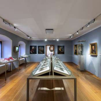 Zicht op het interieur van het Nationaal Museum van Liechtenstein