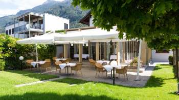 Het gezellige terras van Hotel Schatzmann