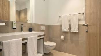 Moderne badkamer in het b_smart motel