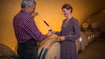 Wijnkelder van de Vorsten van Liechtenstein, proeverij met prinses Marie Wijnkelder van de Vorsten van Liechtenstein, proeverij met prinses Marie