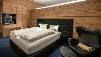 Comfortabele tweepersoonskamer in het Grand Casino Hotel Liechtenstein