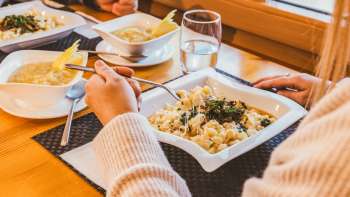 Close-up van Käsknöpfle in het Edelweiss restaurant